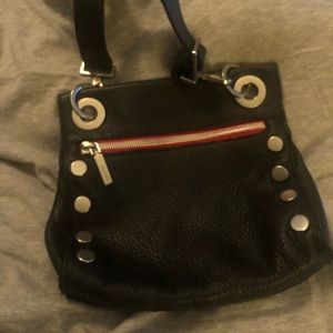 Hammit crossbody w/red zipper
